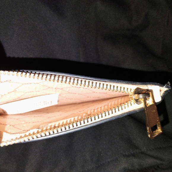 Aldo White Floral Wristlet with Gold Chain - Picture 3 of 4